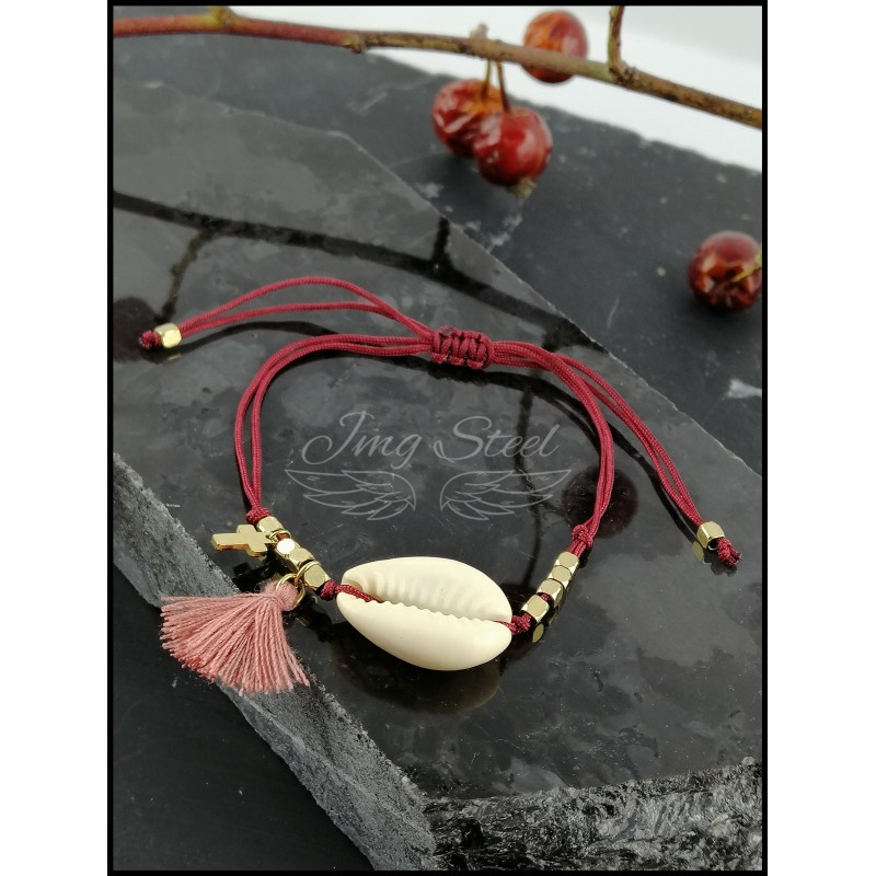 Bransoletka na sznurku z muszlą i krzyżykiem